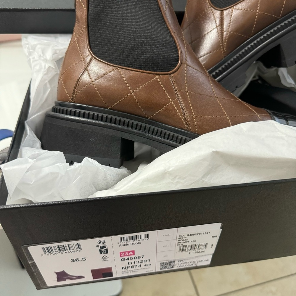 Chanel ankle boots NWT stylish color and shiny fronts - Picture 2 of 14